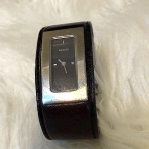 Gucci Leather Cuff Watch - Picture 1 of 6